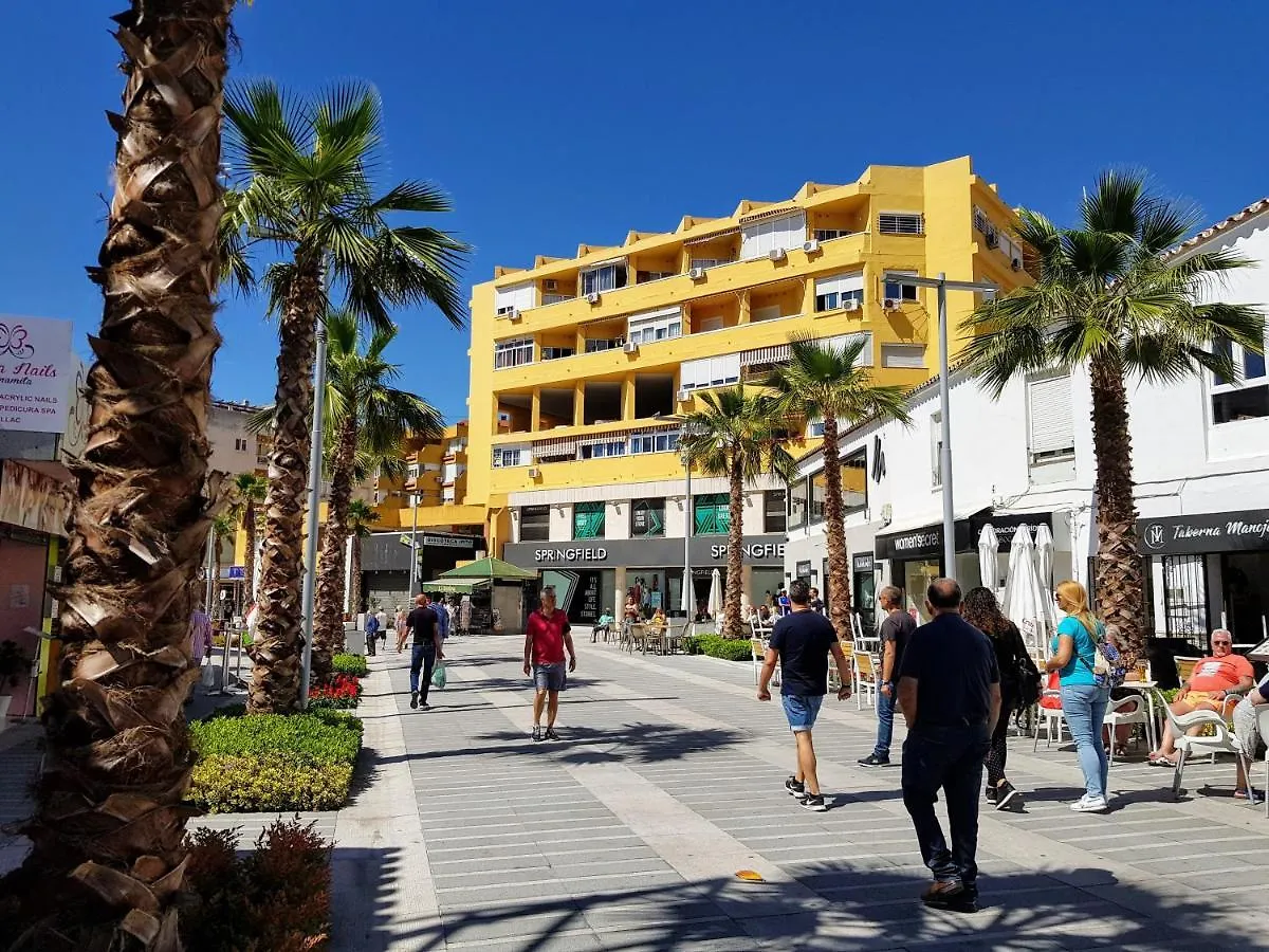 Estudio Central En Zona Petonal Y Cerca A La Playa contacts
