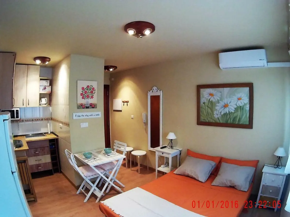 Estudio Central En Zona Petonal Y Cerca A La Playa Τορρεμολίνος
